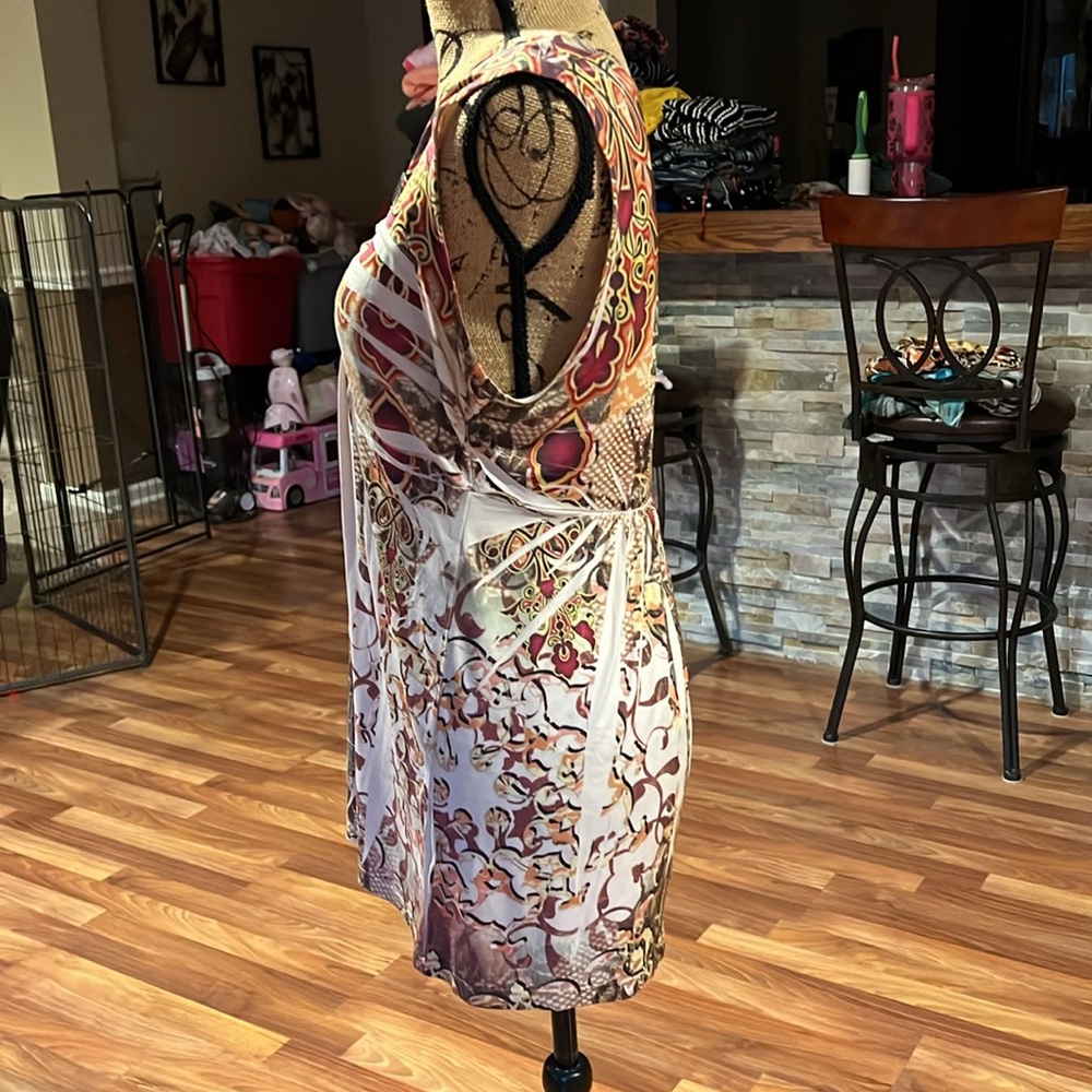 Size L patterned top with gems at neckline - Picture 3 of 4